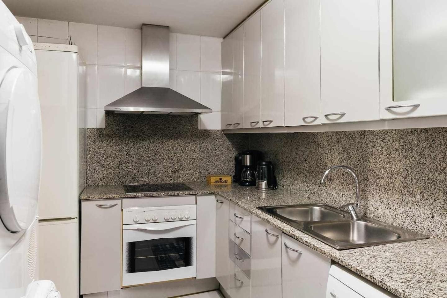 Comfortable 4 Rooms 2Bath W Balcony Барселона Екстер'єр фото