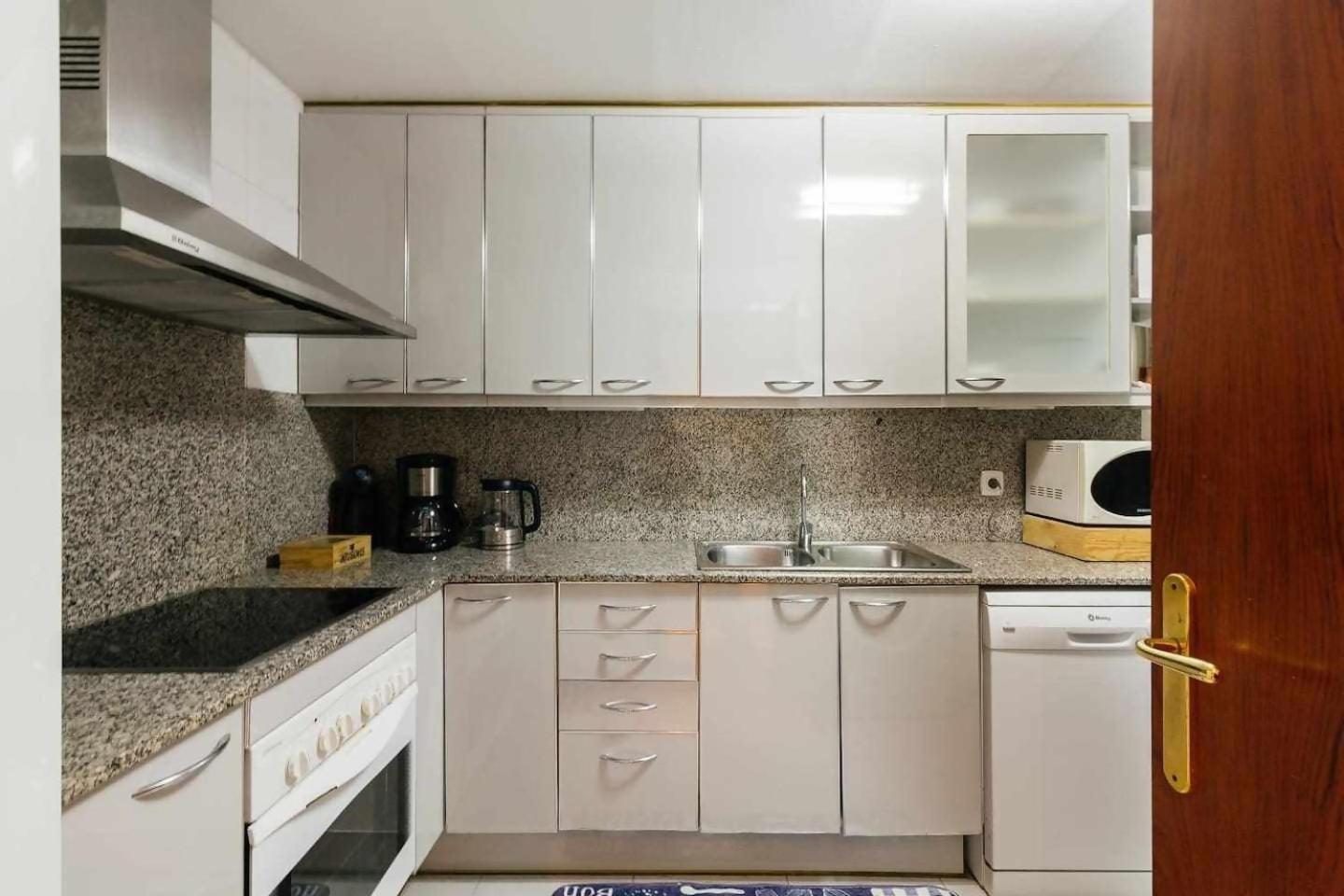 Comfortable 4 Rooms 2Bath W Balcony Барселона Екстер'єр фото