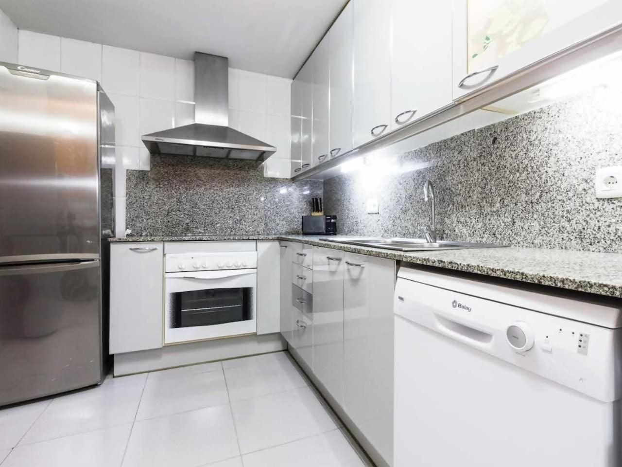 Comfortable 4 Rooms 2Bath W Balcony Барселона Екстер'єр фото