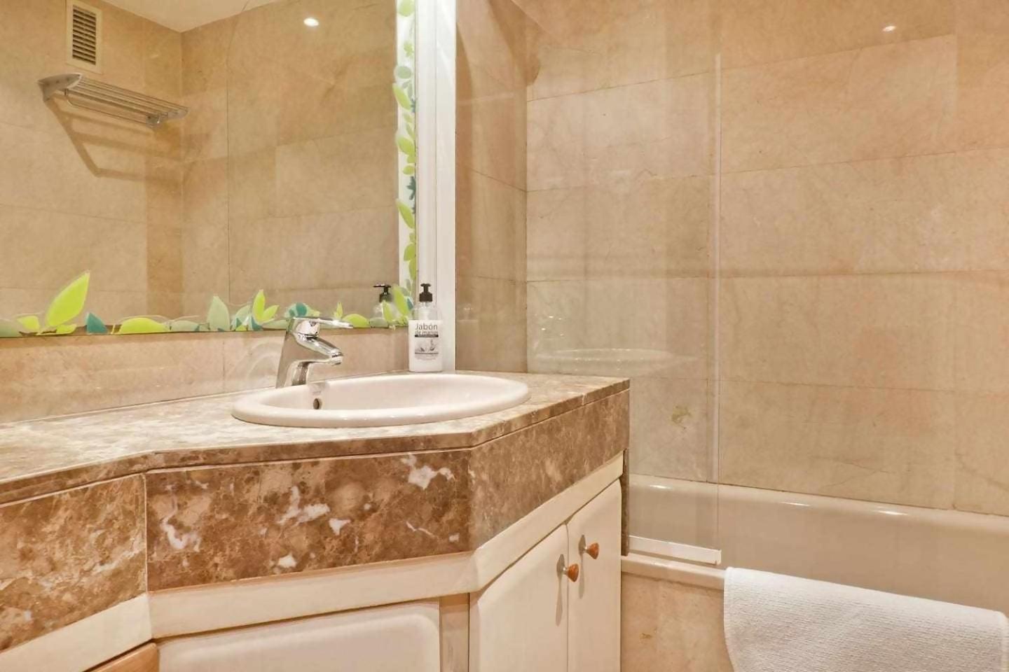 Comfortable 4 Rooms 2Bath W Balcony Барселона Екстер'єр фото